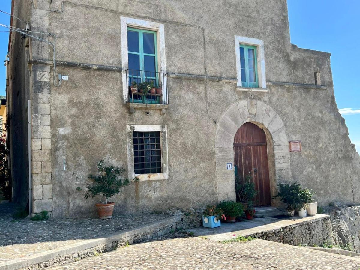 Al Castello Apartment فيومفريدو بروزيو المظهر الخارجي الصورة