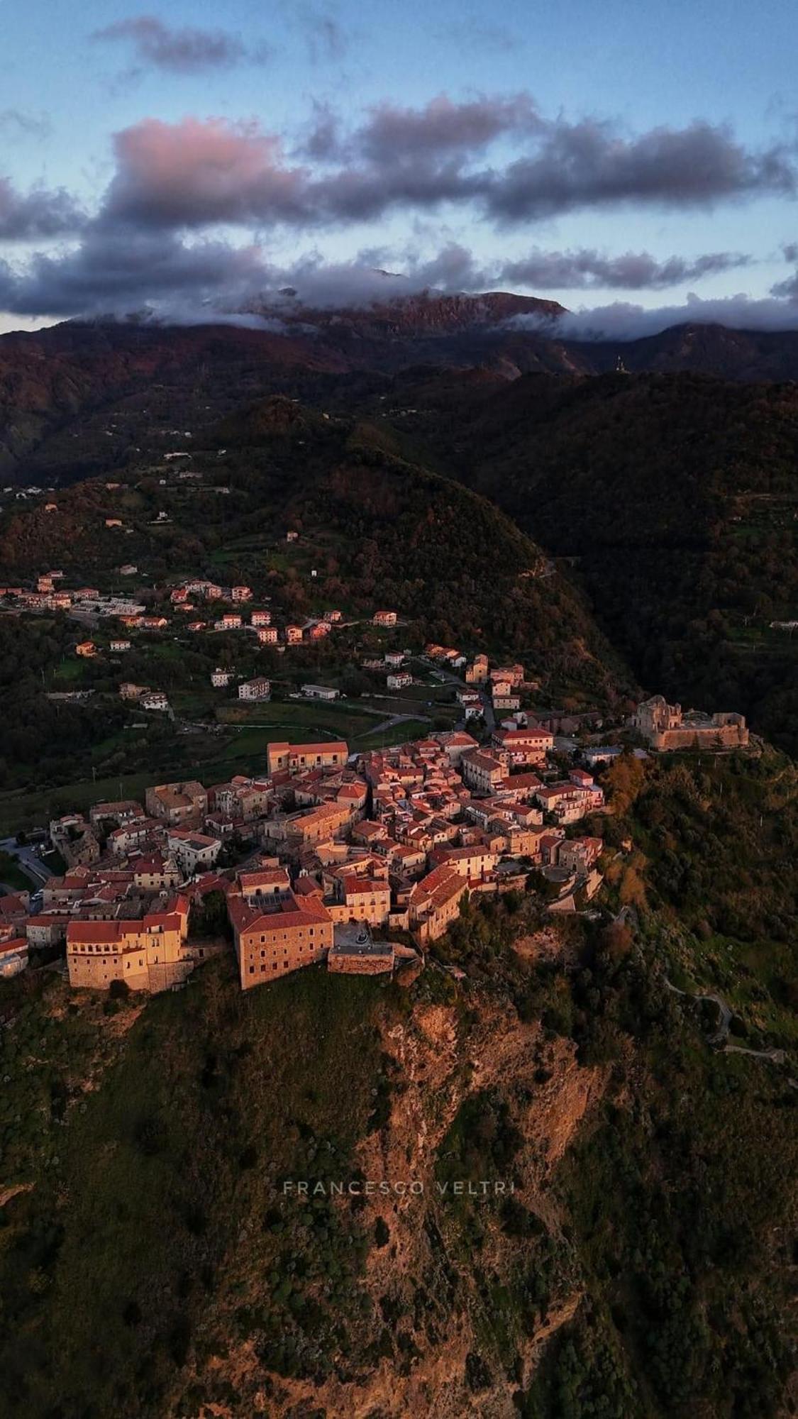 Al Castello Apartment فيومفريدو بروزيو المظهر الخارجي الصورة