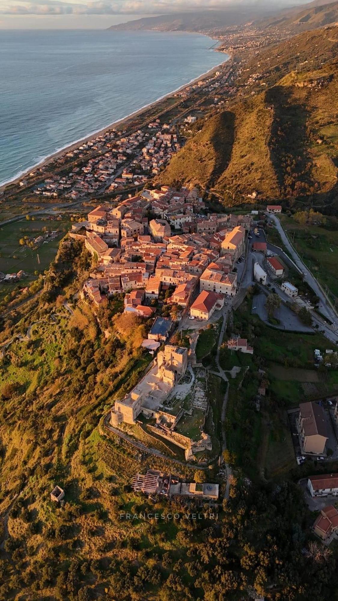Al Castello Apartment فيومفريدو بروزيو المظهر الخارجي الصورة