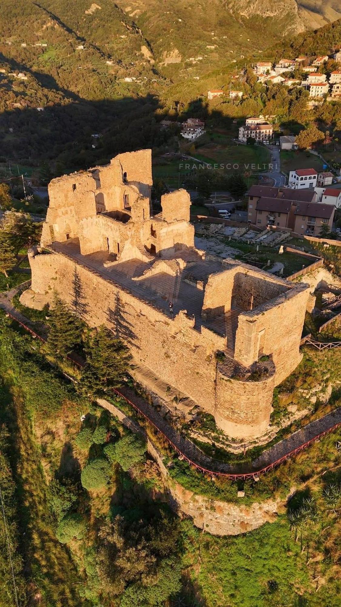 Al Castello Apartment فيومفريدو بروزيو المظهر الخارجي الصورة